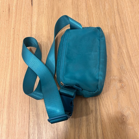 THE DARLING EFFECT Teal “All You Need” Belt Bag - Picture 3 of 4